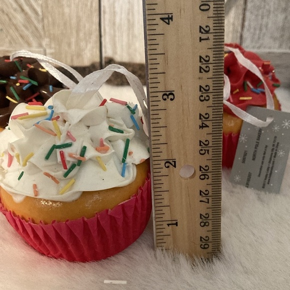 3 Faux Cupcake Ornaments Christmas 2017 - Picture 4 of 5